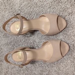 Gianni Bini size 7 tan heels